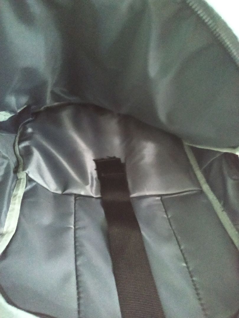 99k mà chất liệu vải thế này, với mình rất là hài lòng luôn. May mắn chiếc của mình không co đường chỉ may bị lỗi nào, khá chắn chắn.