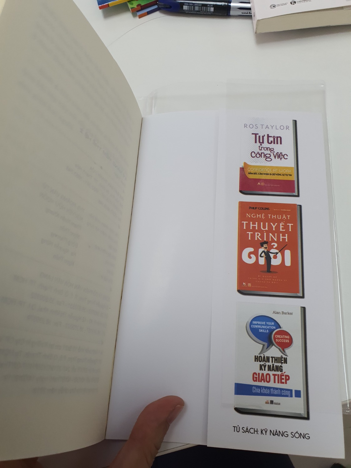 Sách mới mà bookcare quá tệ, cả 2 cuốn đều không dính luôn. Bọc sách mà coi như không bọc. Đê nghị Tiki team kiểm tra lại mảng làm Bookcare cho sách.