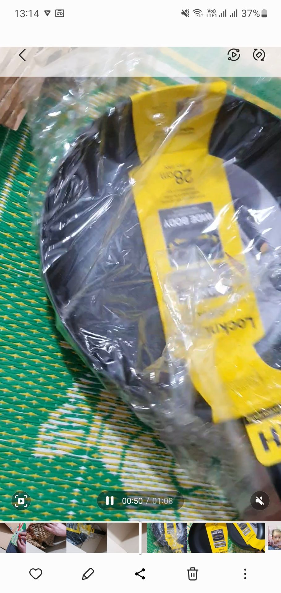 Chảo cầm nặng và chắc tay. Màu đen nhìn đẹp và sang. Trừ hết khuyến mại còn 278k. Mình dùng dịch vụ tikinow 2h nên giao hàng siêu nhanh, đóng gói cẩn thận. Nói chung ưng ý với Tiki Trading. Bác hàng xóm nhờ đặt mua luôn cái nữa.