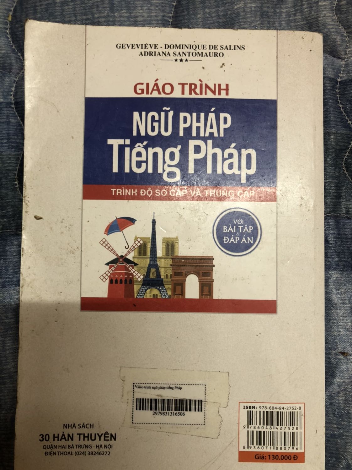 Từ hồi biết tiki đến giờ cực kì thích mua sách ở tiki, nhưng dạo này chất lượng quá kém, sách nhận đến tay vừa cũ vừa bẩn, bìa thì nhớp nháp cầm rít tay, giấy dơ và có mùi rất khó chịu. 
Nếu hết hàng tiki có thể liên hệ mình huỷ đơn hoặc báo lại mình chứ ai lại đi giao quyền sách như vậy. Chẳng hiểu nổi người đóng hàng sao có thể bỏ 1 quyển sách bẩn như vậy để giao cho khách hàng được.
Thật sự quá thất vọng, hi vọng tiki tới nhận và đổi hàng sớm nhất cho mình. Cảm ơn tiki.