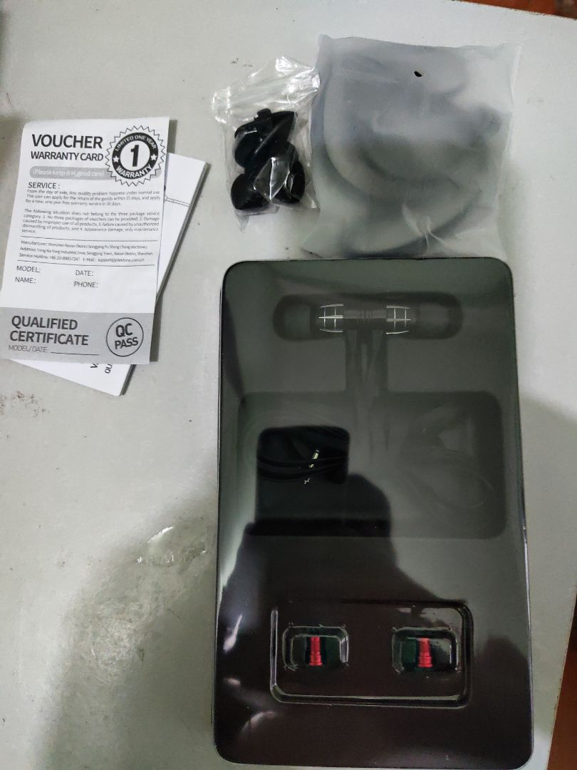 tai nghe đúng như hình tuy nhiên âm thanh vẫn còn nhỏ khi mở max âm lượng so với tai nghe đi kèm theo máy vsmart có phần nghe to hơn và cũng nghe rõ chi tiết khi mở max âm lượng khi nghe nhạc và xem phim thì cũng chưa ok lắm nhưng chơi game thì có thể nghe rõ chuyển động của của của đối thủ và quái nên tai nghe này chỉ phù hợp cho mấy game sinh tồn bắn súng như pubg hay game sinh tồn