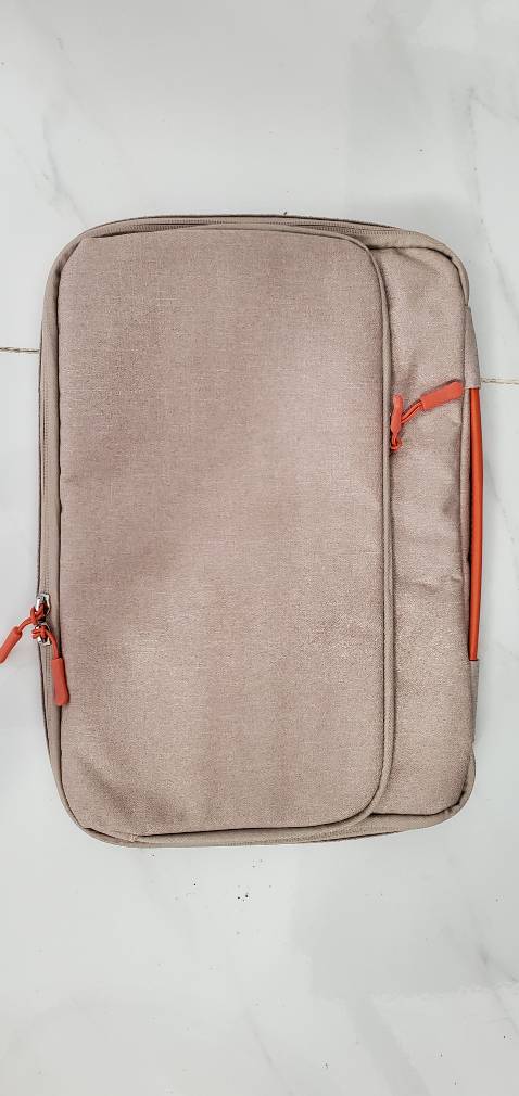 Chất lượng tốt với giá quá ổn áp. Đầy đủ ngăn có thể để vừa thêm được cái máy tính bảng luôn