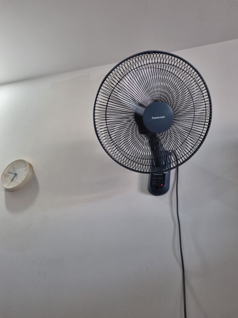 Quạt chạy khỏe, êm, gió mạnh và tạo mát đc khá rộng. Màu đẹp. Đóng gói kỹ, chống sốc đầy đủ ngoài thùng. Ưng ý! Quạt chạy khỏe, êm, gió mạnh và tạo mát đc khá rộng. Màu đẹp. Đóng gói kỹ, chống sốc đầy đủ ngoài thùng. Ưng ý!