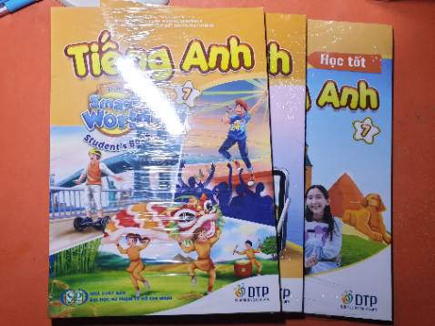 Xử lí đơn hàng nhanh, đóng gói cẩn thận, đã để trong hộp giấy rồi .à mỗi quyển vẫn dán bọc để không bị bụi bẩn.