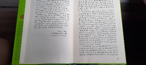 Sách in ấn kiểu gì mà thiếu trang từ 17 đến 23 vậy? Nhận cuốn sách đẹp, giấy mượt mà đọc tụt hứng