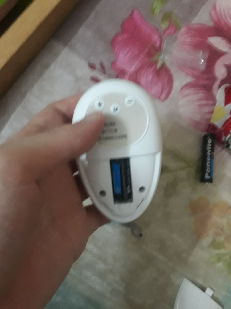 giờ mới mở hàng, bỏ pin mở không lên pin thì bị méo,không sáng đèn sao dùng, quá chán