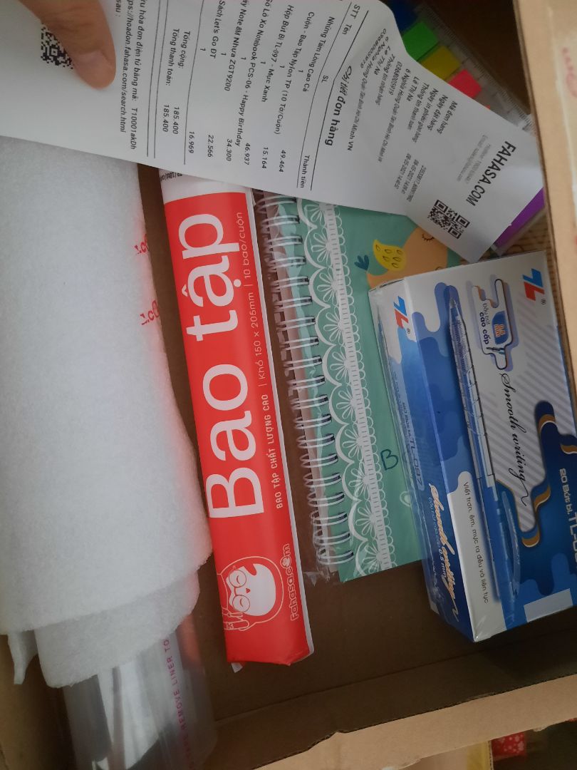 Bút bi Thiên Long viết khá tốt, giá lại đang được sale, tiki giao hàng nhanh nữa ???