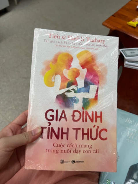 Sách đẹp, được bọc gói cẩn thận. Giao hàng nhanh, shipper dễ thương thân thiện.