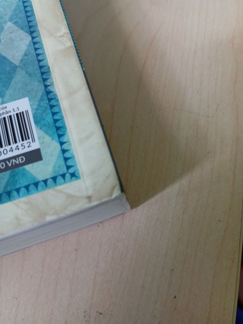 Sách rất đẹp, chỉ hơi bị móp ở góc một xíu thôi, nhưng mà vì giao lẹ nên xí xóa hết nè! 🥰