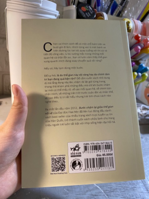 Sách mới nguyên ko bị nát 
Tiki giao hàng cực nhanh và đã được cải thiện nhiều 
Nội dung sách quá chất lượng r mn ko cần phải lo nha 
Mình mua có 45k siêu rẻ 
Cuốn sách này rất dễ đọc phù hợp vs người chữa lành á