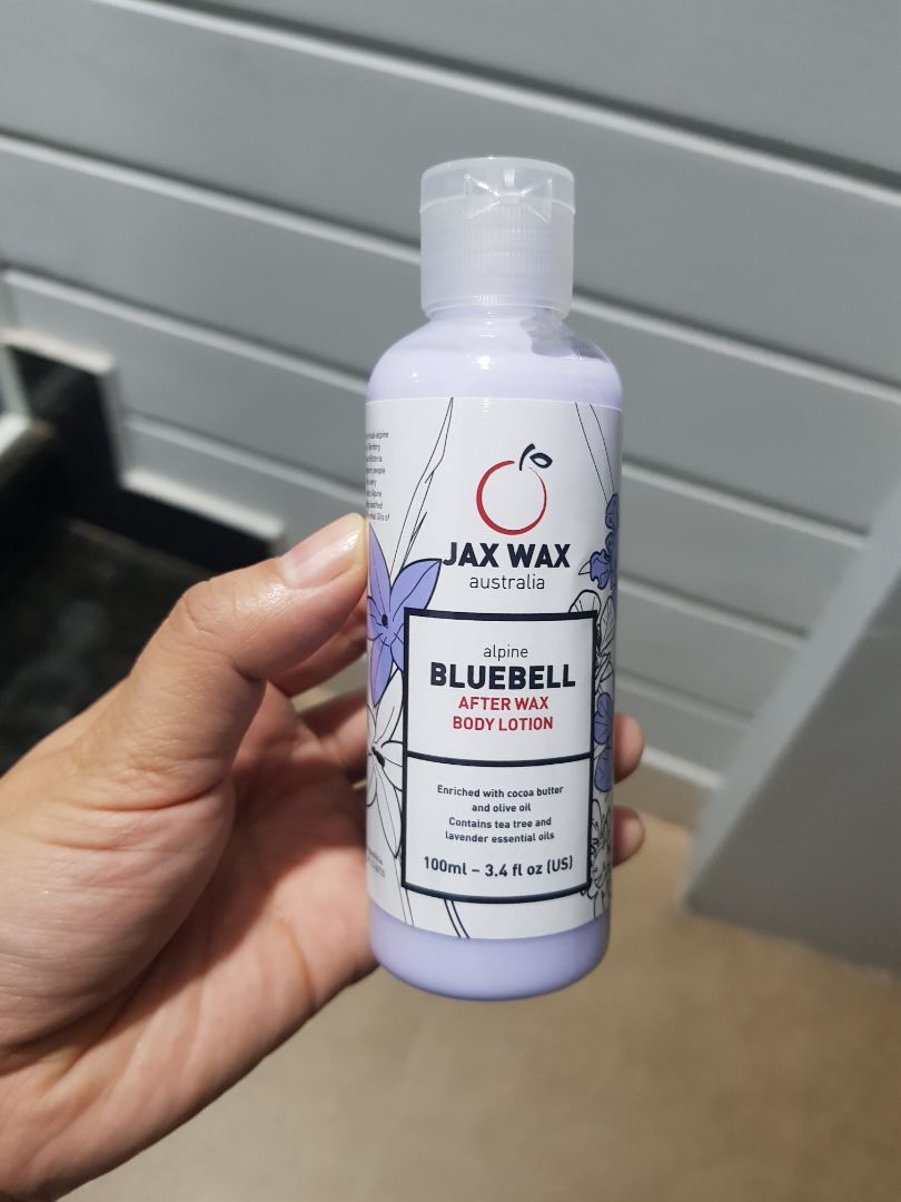 Còn nữa, wax xong da hơi đau rát, bôi kem này 5 phút thấy hết đau. Dùng dưỡng liên tục 2 tuần mà thấy da minn hẳn, đúng là khác hẳn mấy loại dưỡng thể bình thường.