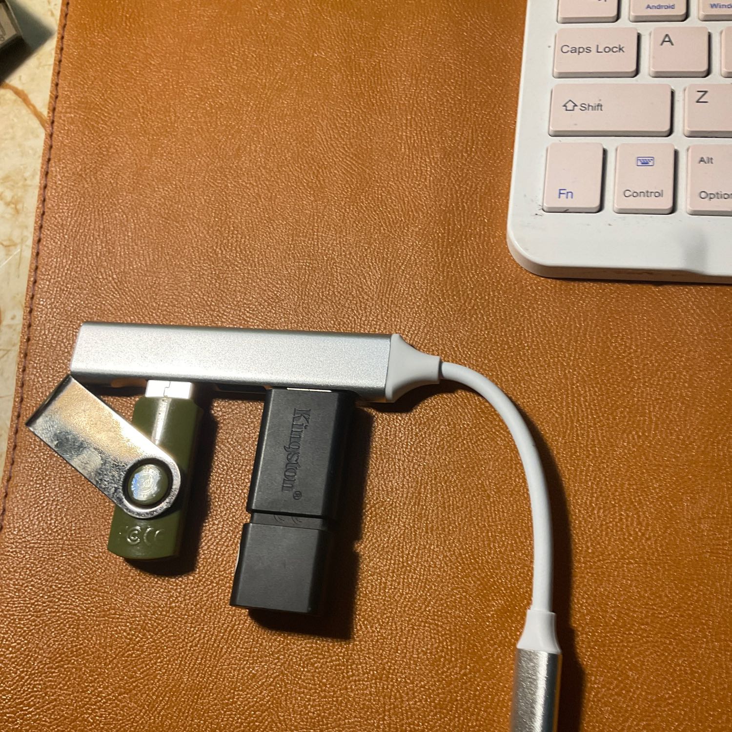 Dùng rất tốt. Nhỏ gọn, chắc chắn, kết nối ổn định