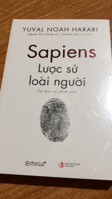 Sách đẹp, giao hàng nhanh, đóng gói ẩu. Rất tiếc là đánh giá ở Tiki còn phải kiểm duyệt mới được đăng. Lần trước mình mua quay video sách bị quăn mép, bẹp gáy, hộp bị rách, nhưng xem lại đánh giá không thấy video hay ảnh đâu. Cũng chẳng được xu, dù video, ảnh chụp, văn bản đầy đủ