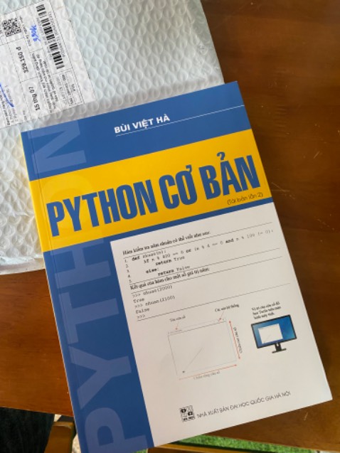 Sách nhìn bên ngoài thì đẹp. Có đóng gói bên ngoài, sách bên trong không bao bọc.