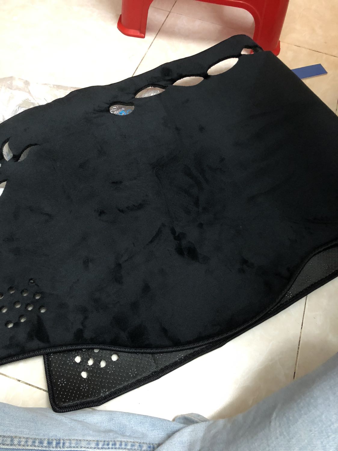 Sản phẩm mỏng nhẹ nhìn chất liệu rất dỏm, không nên mua, không xứng đáng với giá 250k. Đúng là mua phí cả tiền