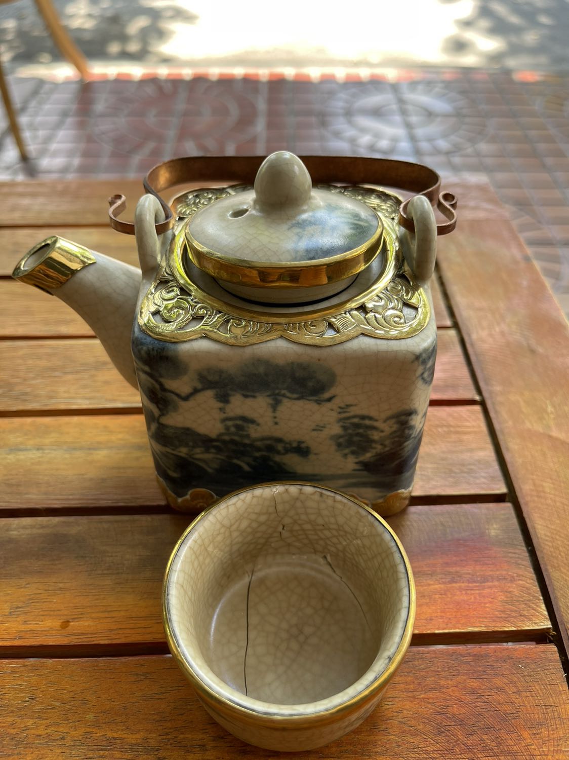 Quá tệ, giao hàng vỡ ly. Nắp bình trà ko vừa với bình, ko đậy lại đc. Liên hệ với shop thì hứa hẹn đổi nhưng gần cả tháng nay ko giải quyết. Nhắn tin cho shop thì đã xem nhưng ko trả lời