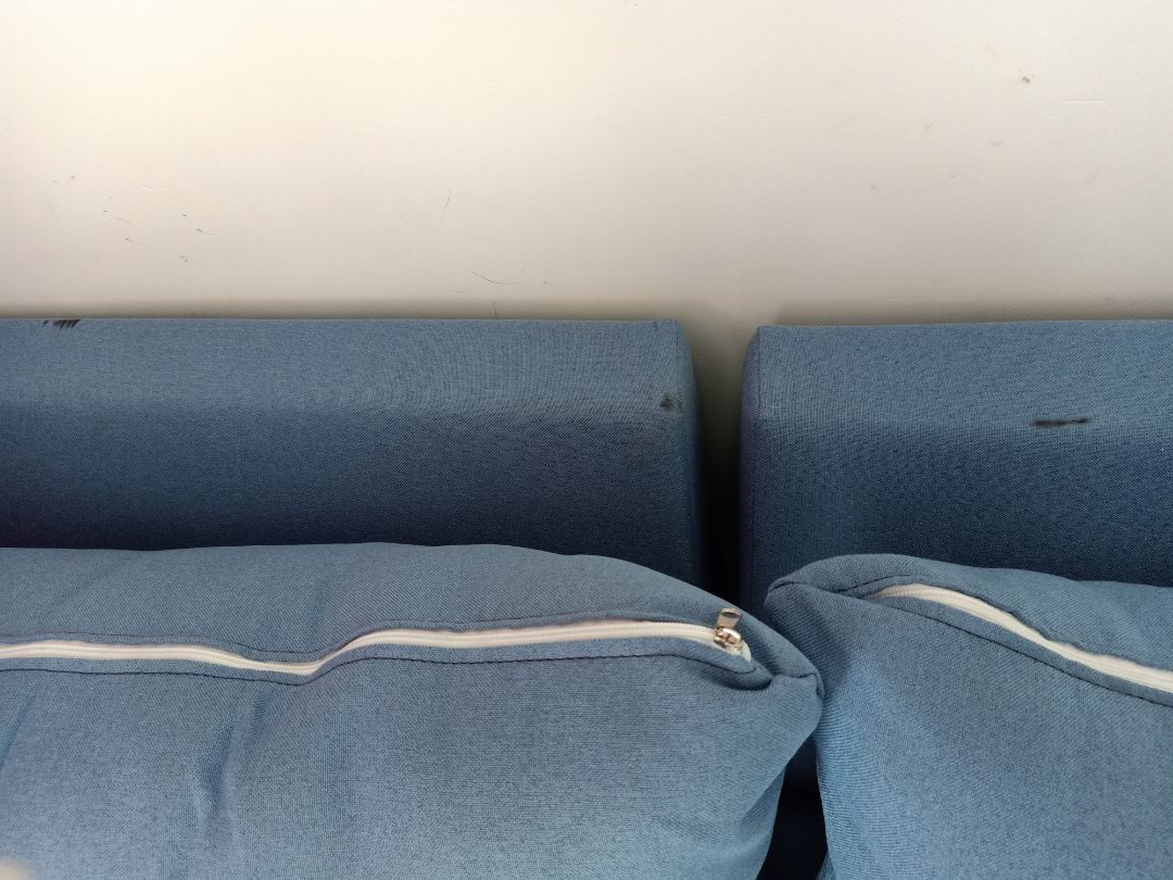 2 anh giao hàng vui vẻ nhiệt tình, sofa đẹp, màu hơi thực tế hơi nhạt hơn so với ảnh. Có 3 vết đen giống bị xém do nhiệt nhưng vẫn OK. Cảm ơn shop nhiều. Chúc shop buôn may bán đắt nhé. 2 anh giao hàng vui vẻ nhiệt tình, sofa đẹp, màu hơi thực tế hơi nhạt hơn so với ảnh. Có 3 vết đen giống bị xém do nhiệt nhưng vẫn OK. Cảm ơn shop nhiều. Chúc shop buôn may bán đắt nhé.