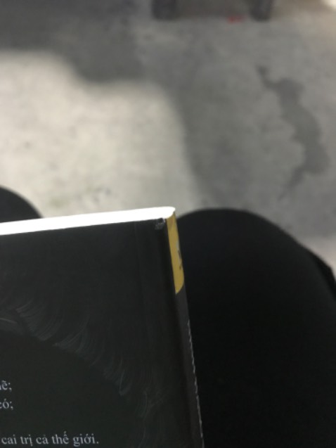 Tr bức xúc vl mới mua về chx kịp đọc rách luôn , đóng gói gửi đi như không, chỉ nhét vô hộp xg gửi chả có chống sốc hay j hết sách vừa về mép đã rách định bỏ qua mà shop làm ăn z là cket