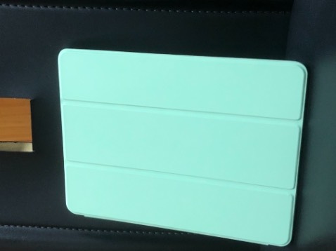 Sờ mịn, vửa vặn, lắp vào thì dùng máy vẫn ko bị nóng.