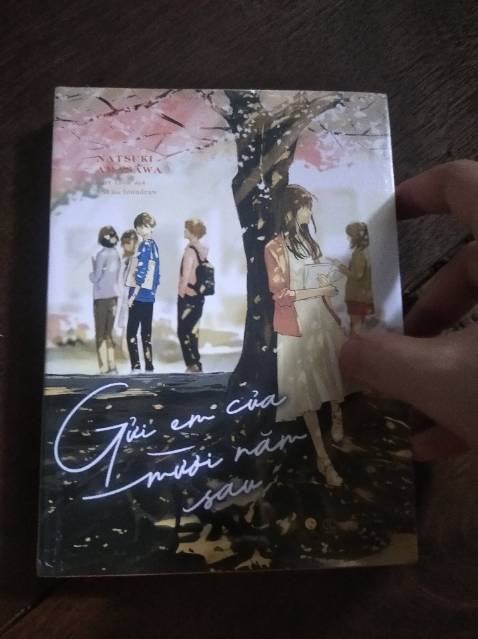 Còn nguyên seal, giao hàng khá nhanh, hầu như không bị df hay cong sách