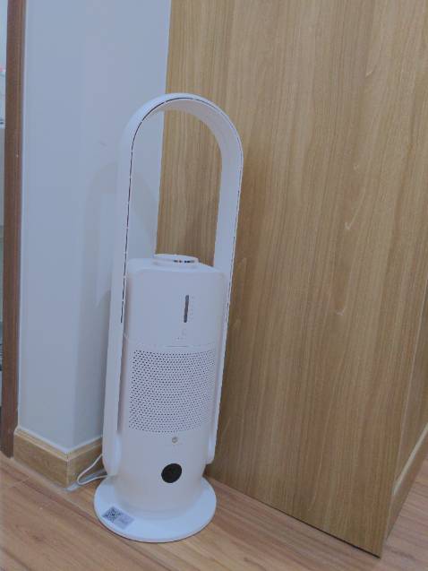 Máy xài ổn áp (xài được 1 tháng), điều khiển bằng app rất tiện, thích hợp để phòng máy lạnh, để quạt mát như quạt bth thì ko bằng đâu nhé. Máy xài ổn áp (xài được 1 tháng), điều khiển bằng app rất tiện, thích hợp để phòng máy lạnh, để quạt mát như quạt bth thì ko bằng đâu nhé.