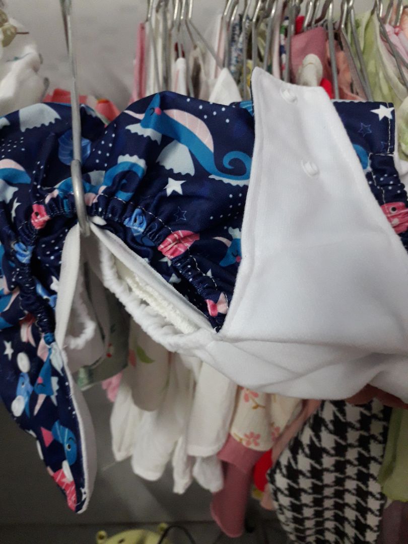 miếng lót dầy dặn, chất vải mềm. phơi hơi lâu khô nha.