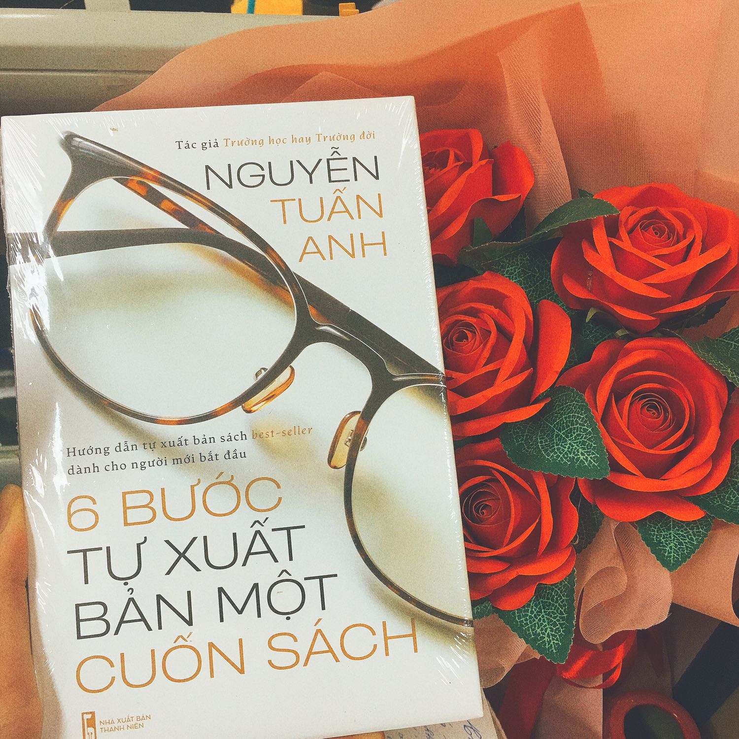 Nội dung sách dễ hiểu, phong phú, tập hợp nhiều bí quyết hay. Là một cuốn sách cực kỳ bổ ích, đặc biệt cho những ai muốn tự mình làm nên một cuốn sách. Điểm 10 cho chất lượng 5sao❤️❤️