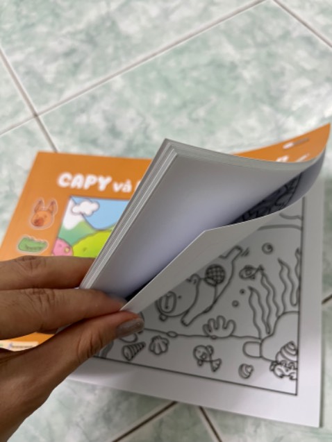 Được 32 trang, giấy dày nên tô bằng màu acrylic cũng ko thấm xuống tờ sau