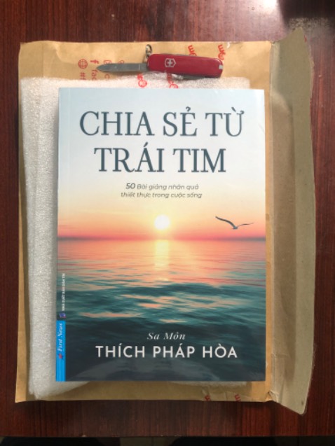 Cảm quan bên ngoài sách được đóng gói kỹ. Sách cũng được giao nhanh. Nội dung sách phải đọc mới biết được 😁