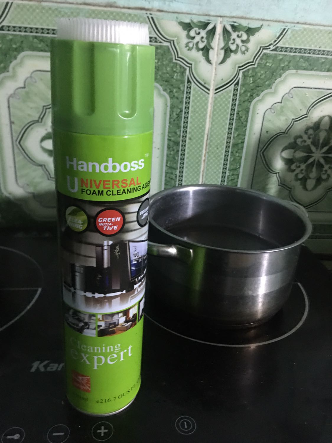 Rẻ mà chai lớn, chắc dùng được lâu. Lắc trước khi xịt, ra bông như kiểu đi rửa xe bọt tuyết. Có mùi như chanh, dính tay hơi rít, lau sạch nhưng chưa biết có ảnh hưởng gì tới bề mặt nhựa hay màn hình máy tính ko Rẻ mà chai lớn, chắc dùng được lâu. Lắc trước khi xịt, ra bông như kiểu đi rửa xe bọt tuyết. Có mùi như chanh, dính tay hơi rít, lau sạch nhưng chưa biết có ảnh hưởng gì tới bề mặt nhựa hay màn hình máy tính ko