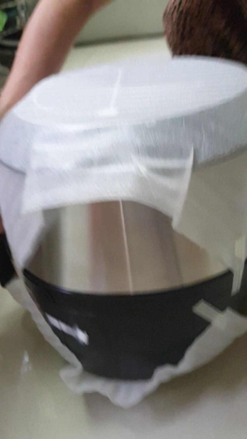 Máy mình mua gần đc 1 năm mới đánh giá. Giá tốt, thể tích to, nướng ngon lắm, nhưng phải lật mặt thịt để chín đều và ngon nhất nha. bảng điều khiển điện tử dễ xài, máy dễ vệ sinh. lúc mua về có 1 vài chi tiết làm ko đẹp nhưng mình thấy cũng ko có vấn đề nghiêm trọng. tiki giao nhanh bất ngờ, đc tặng ấm siêu tốc và bàn ủi, hàng tặng nhưng xài tốt nha. trộm vía >•