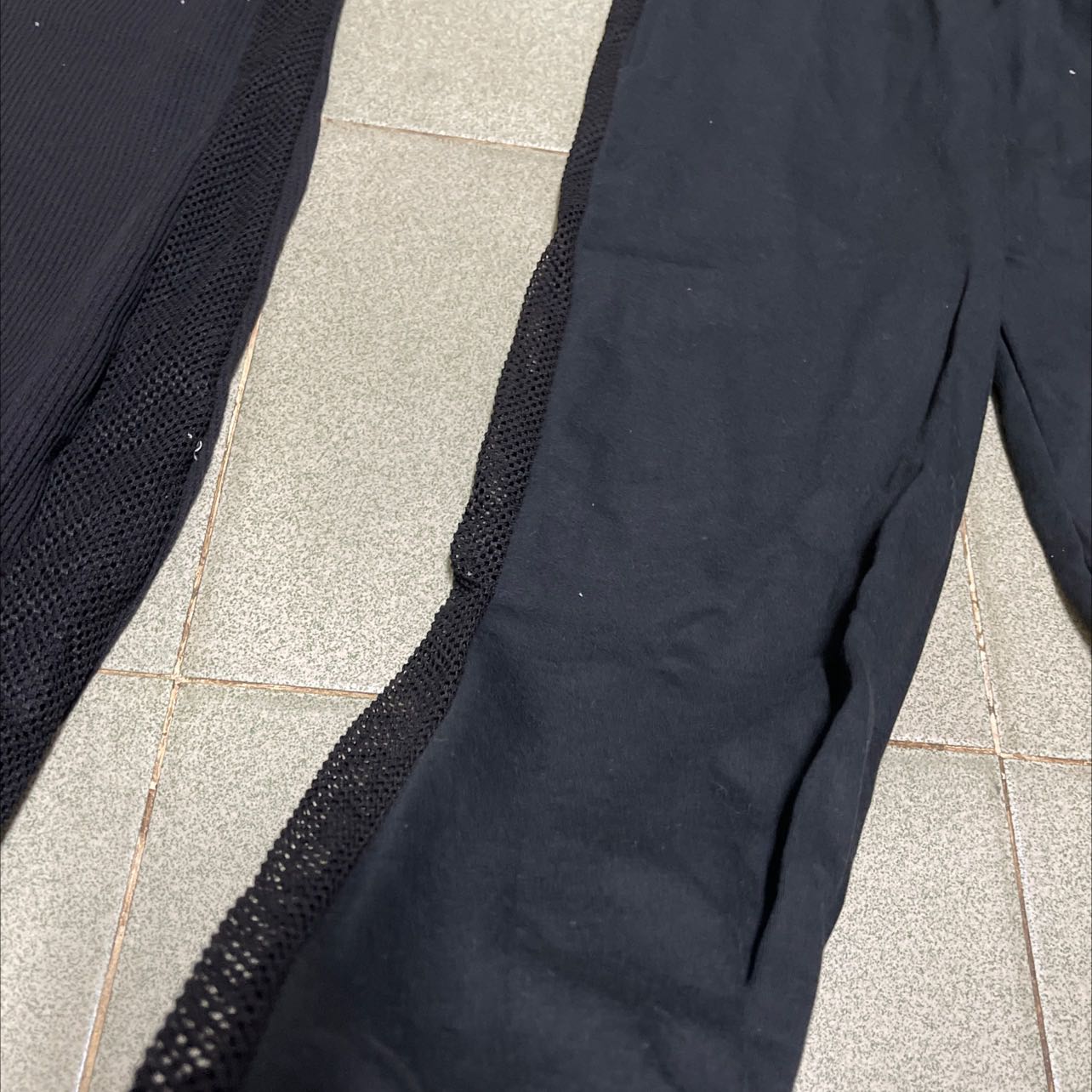 Quần có dây thun tuy đẹp nhưng hơi dính những thứ gì đó , quần thứ 2 quần phối lười cũng rất đẹp , nói chung là ưng nhưng chưa thử Quần có dây thun tuy đẹp nhưng hơi dính những thứ gì đó , quần thứ 2 quần phối lười cũng rất đẹp , nói chung là ưng nhưng chưa thử