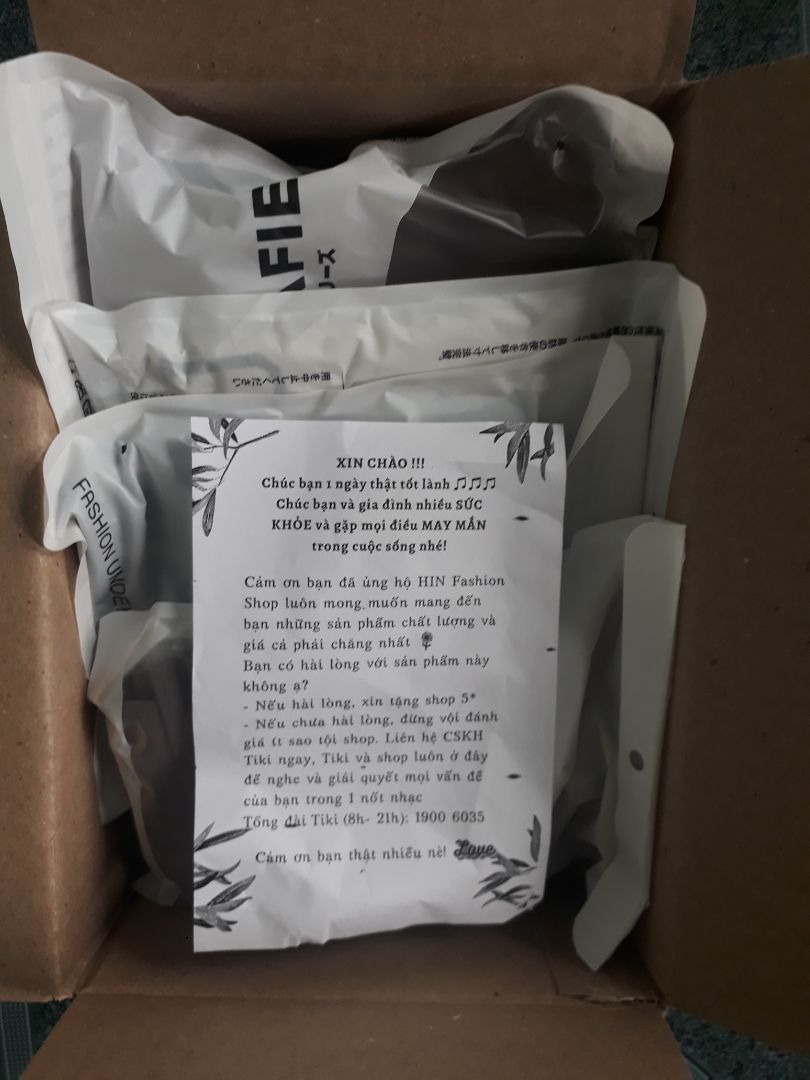 mình có thể cho 6* nếu như có. một hộp 5 sản phẩm đầy đủ màu sắc. đóng gói cẩn thận ( mỗi cái bỏ trong túi nylon riêng trông khá sang chảnh ). *** mềm, mát, không mỏng như những loại khác cùng giá. Điểm trừ là vì không có size nên sẽ phù hợp với nam trung bình ( cỡ 60kg trở lên ) người nhẹ ký hơn chắc sẽ hơi rộng. So với giá tiền thì xứng đáng 5*. thanks shop.