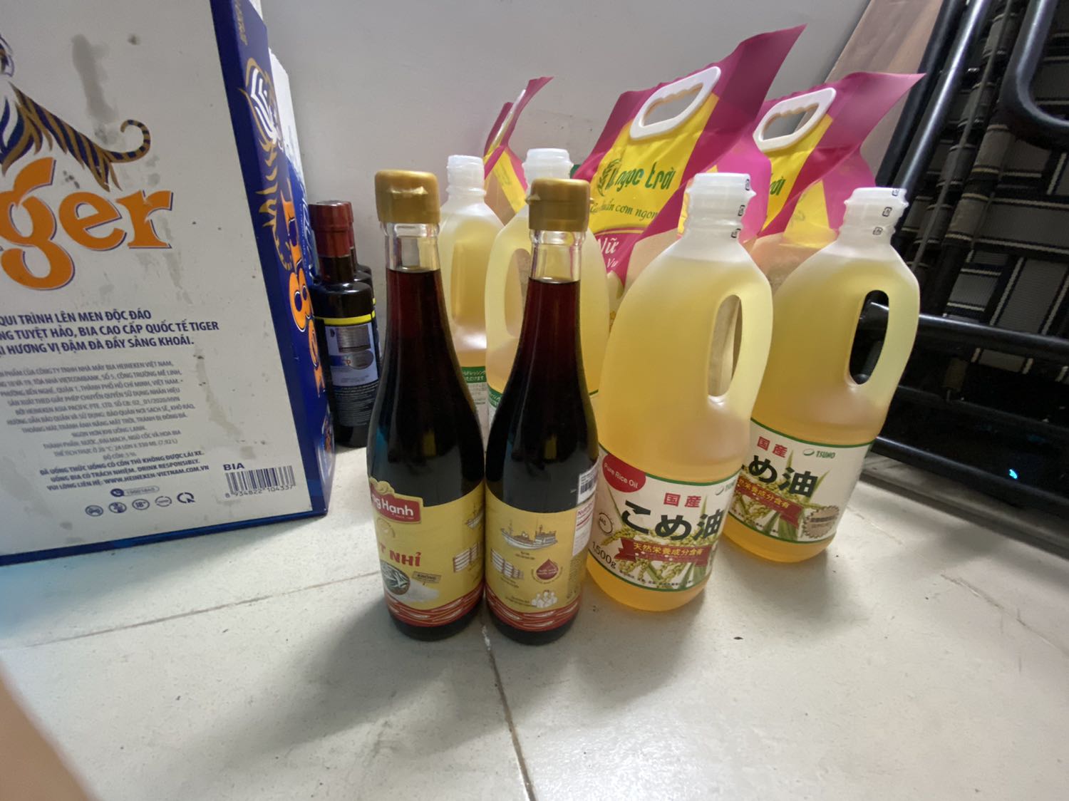 Tiki giao hàng nhanh, đóng gói cẩn thận. Nước mắm ngon, nhà mình chỉ dùng loại này cho cả chế biến thức ăn & dùng làm nước chấm. Tiki giao hàng nhanh, đóng gói cẩn thận. Nước mắm ngon, nhà mình chỉ dùng loại này cho cả chế biến thức ăn & dùng làm nước chấm.