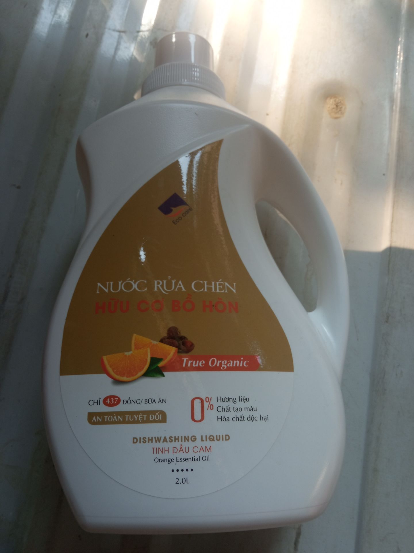 Nước rửa chén mùi thơm nhẹ của tinh dầu cam tự nhiên, rửa bát khá sạch nhưng rửa đồ dầu mỡ thì hơi tốn. Nói chung với nước RC hữu cơ như này dùng tốt.