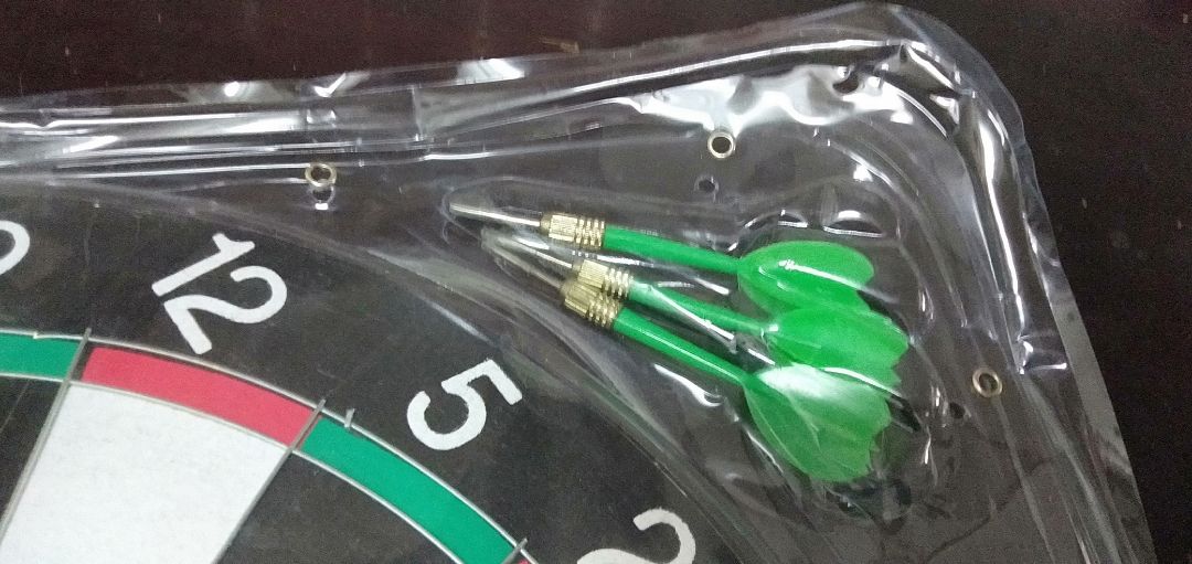 khá hài lòng nha, bao bìa kĩ lưỡng, nhìu lớp keo dán và bao bọc, có các nút bấm khuyên tròn như hình 3 để bảo vệ thêm nz, chất làm bia thì ok, phù hợp khi phóng phi tiêu sẽ k bị sứt hay rớt phi tiêu đi, giống giống gỗ meca, bán kính bự, nói chung là đẹp đoá khá hài lòng nha, bao bìa kĩ lưỡng, nhìu lớp keo dán và bao bọc, có các nút bấm khuyên tròn như hình 3 để bảo vệ thêm nz, chất làm bia thì ok, phù hợp khi phóng phi tiêu sẽ k bị sứt hay rớt phi tiêu đi, giống giống gỗ meca, bán kính bự, nói chung là đẹp đoá