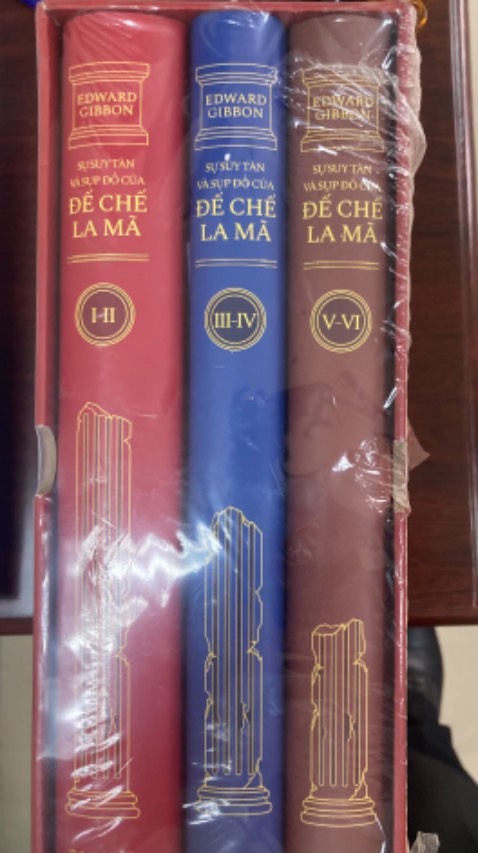 Mẫu mã đẹp, chất lượng giấy tốt, chữ in rõ ràng. Nội dung mới đọc vài mươi trang nhưng cảm nhận rất hay, có giá trị ngiên cứu về lịch sử La Mã