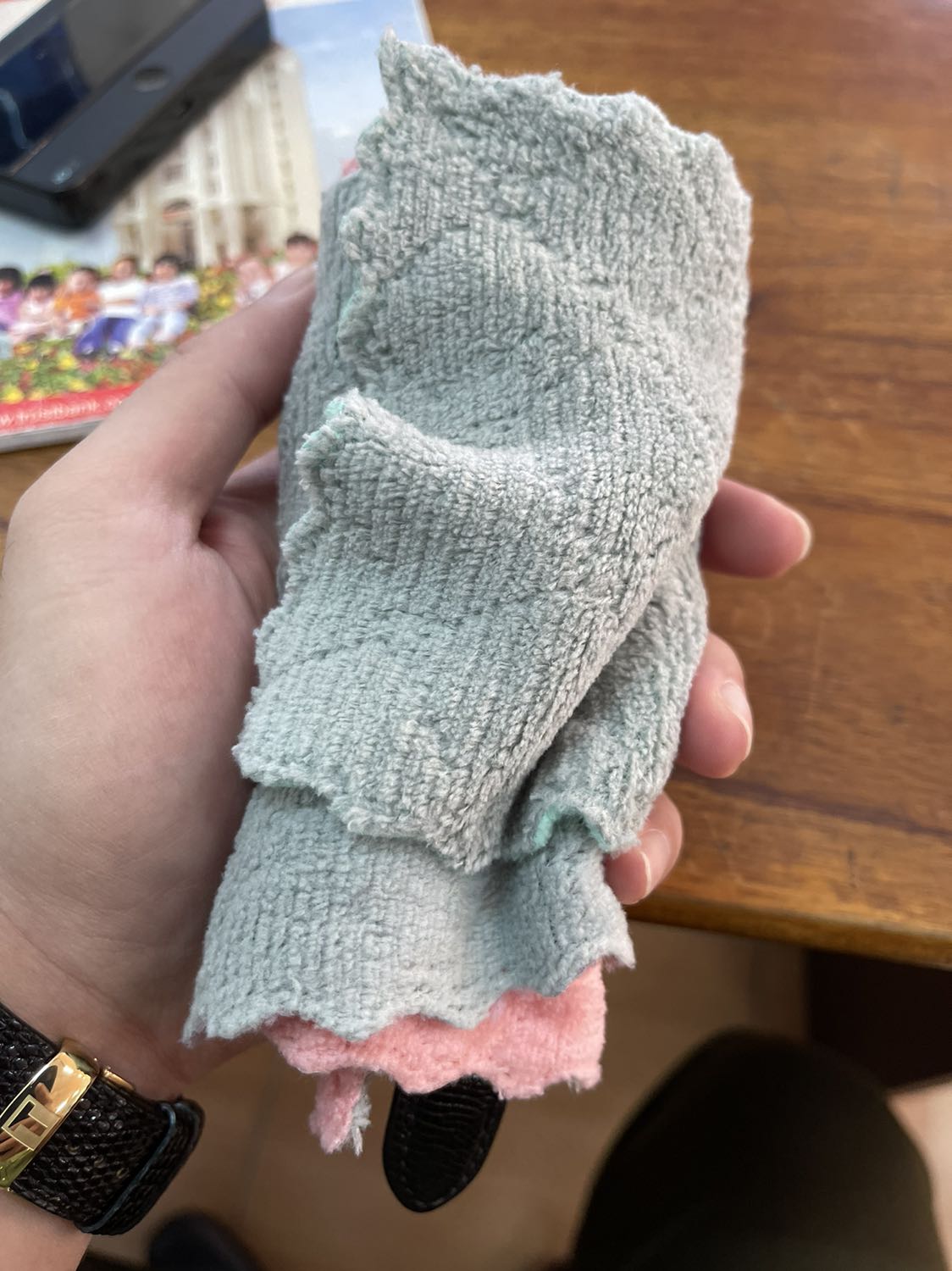 Khăn nhỏ, mềm, giá hợp lý, giao hàng ổn, nên mua dùng thử cho biết