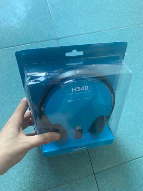 Sản phẩm lần đầu bị lỗi do nhà cung cấp, Tiki đã hỗ trợ nhiệt tình để đổi và nhận được hàng một tuần sau đó. Sản phẩm nhận được tuy bị mốp một chút có thể do vận chuyển đường dài, rất may không ảnh hưởng đến sản phẩm. Về trải nghiệm, sản phẩm rất tốt cả về âm thanh và mic, mình đã *** thử rất ok. Cảm ơn Tiki và shop nhiều.