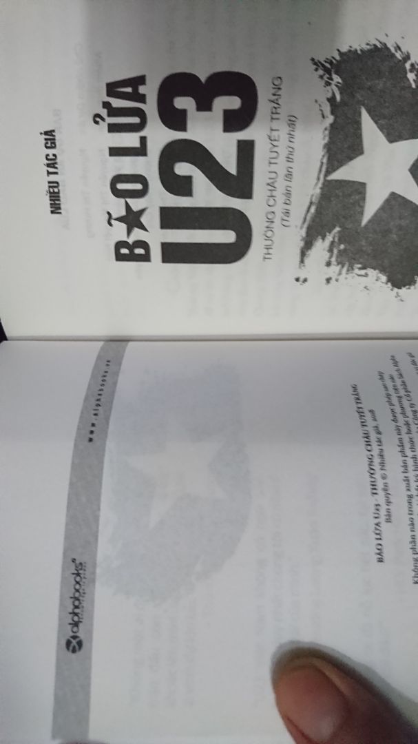 Mới nhận sách lúc chiều như đã hẹn trong đơn hàng. Mình order trước từ 14/3 nên giá được giảm khá nhiều, chỉ 84k (kể cả ship 12k). Tiki bao gói lúc nào cũng cẩn thận, sách vẫn nguyên vẹn. Tối nay chắc thức nguyên đêm để cày cho nóng.