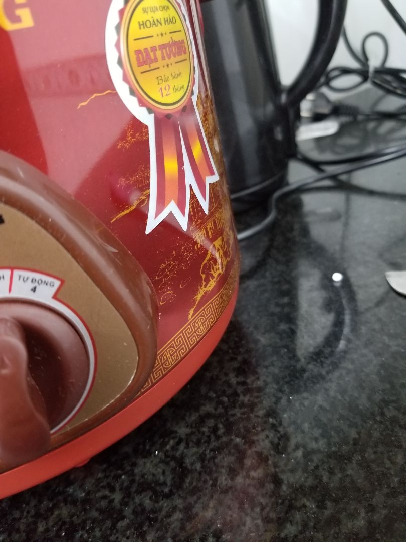 đóng gói khá cẩn thận nhưng vẫn bị méo vỏ cả 2 chiếc. chất lượng thì chưa ***. mới đun thử nước thấy ok. nhưng có hiện tượng có mùi nhựa khét nhẹ. có thể là do mới nên có mùi đó.