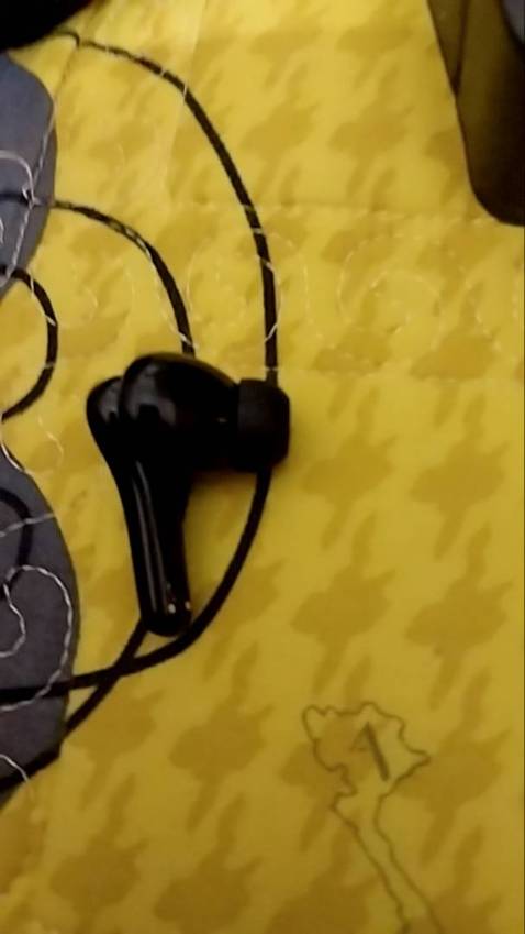 Giao hàng rất nhanh. Đóng gói cẩn thận. Tai nghe đẹp. Đeo lâu đau tai. Âm thanh vừa đủ nghe. Trong tầm giá thì cảm thấy khá tốt.