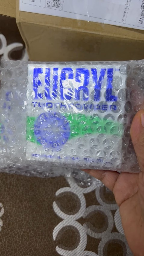 Sản phẩm chính Hãng, tem nhãn rõ ràng. Đã sử dụng, rất thơm miệng sạch trắng răng. Cảm ơn shop đã bán hàng tử tế. Tặng shop 5sao