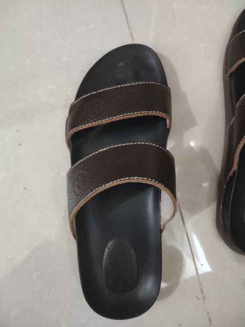 Thiết kế khá đẹp, đi ôm chân, da mềm, đế êm.