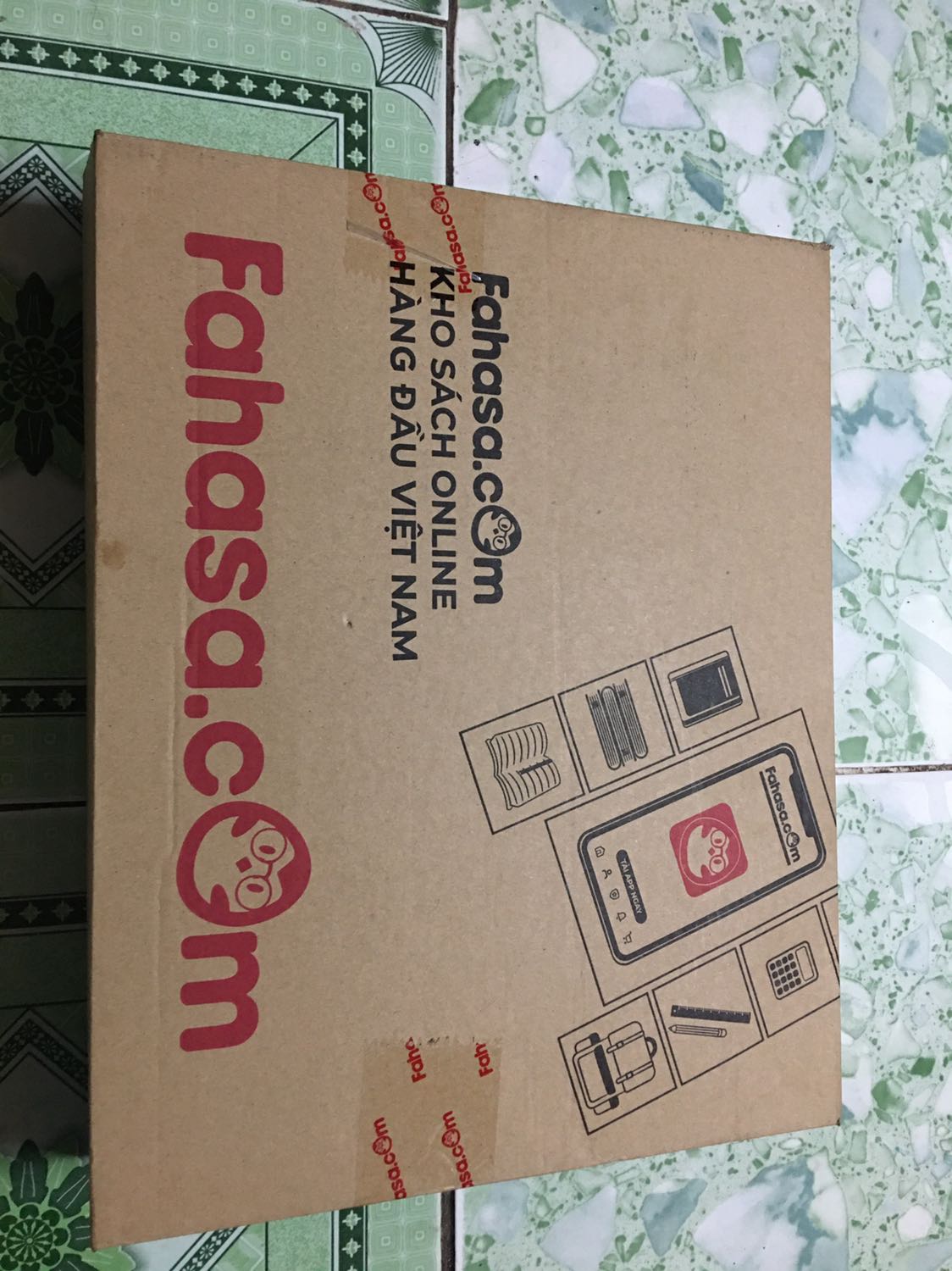 Cầm quyển sách trên tay thật sự rất ưng luôn. Từ cách đóng gói của nhà sách. Mình chờ đợi rất rất lâu để săn lúc sale còn 253k. Quá vui mừng Cầm quyển sách trên tay thật sự rất ưng luôn. Từ cách đóng gói của nhà sách. Mình chờ đợi rất rất lâu để săn lúc sale còn 253k. Quá vui mừng