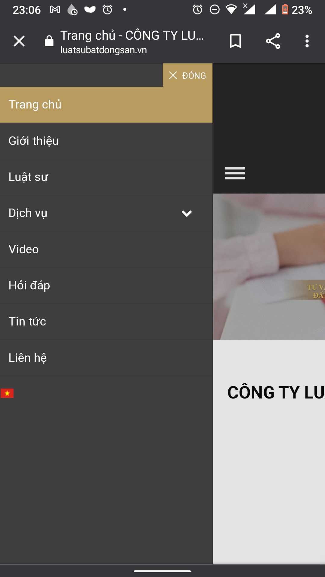 Nội dung sách nói về các chủ đề nền tảng, cơ bản, tập hợp những kiến thức đã có sẵn từ pháp lý do nhà nước tạo ra, các vụ *** có sẵn trên báo mạng.

Theo tôi thấy, sách ko có chia sẻ nhiều về kinh nghiệm bản thân tác giả về các chiêu trò, mưu kế trong việc mua bán nhà. 

Đa phần kiến thức về thủ tục giấy tờ, pháp lý, đi đâu làm gì để cho ra sổ.

Tóm lại ai chưa có nền tảng gì về thủ tục, pháp lý mua bán nhà, nên mua.

PS: Ngoài ra, phần phụ lục về các bản mẫu hợp đồng, có cho website để tải file văn bản, thì vào đó nhưng ko biết văn bản mẫu nằm ở đâu.