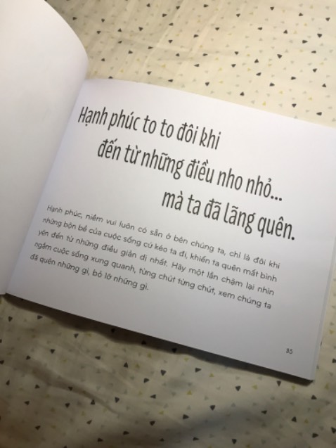 Một cuốn sách tranh, sách tô màu, với thông điệp truyền cảm hứng, rất bình yên và hạnh phúc! Sách đến còn nguyên seal, mới và phẳng phiu. Mình rất thích.