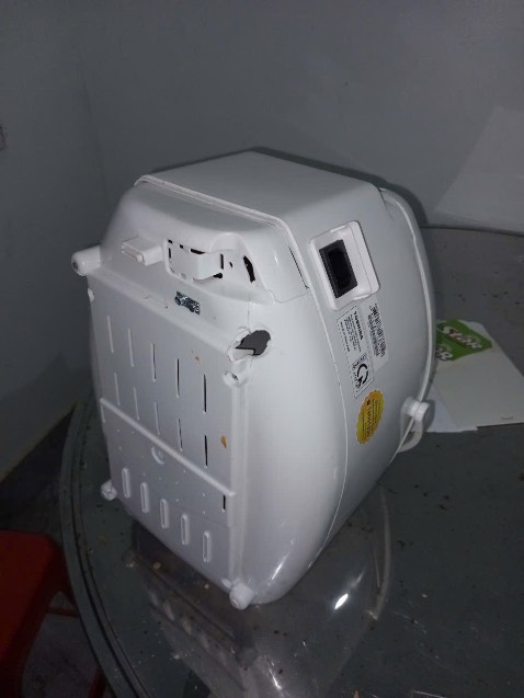 Một sản phẩm tệ hại, chế độ bảo hành kém.
Mua chưa đầy một năm bị lỗi nấu cơm không chín, gửi đi bảo hành thì nguyên vẹn xong trả về sản phẩm bị mất chân. Chưa hết, dùng được vài bữa lại lỗi tiếp, gửi đi bảo hành tiếp thì lúc tới trung tâm bảo hành kêu bể vỏ, trong khi mình đóng gói cẩn thận trước khi gửi.
Đã bực mình rồi lần bảo hành thì lại kêu gửi email hình ảnh sản phẩm, mất thời gian. Tôi mua hàng online nhiều nhưng chưa từng gặp trường hợp này.