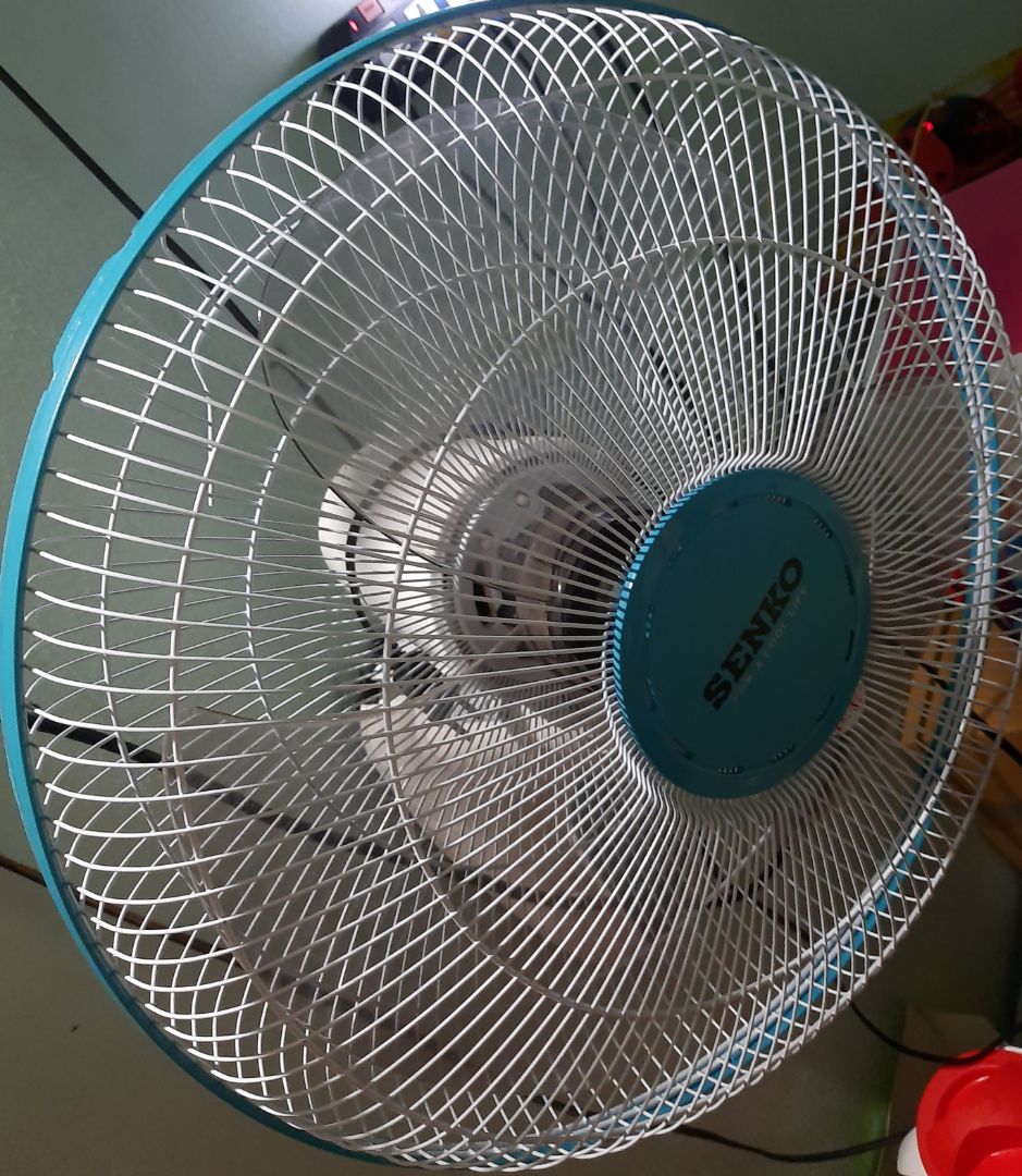 chọn sản phẩm này là vì màu môn mà giao màu xám, đã liên hệ Tiki đổi lại kết cuộc k nhận đc màu mong muốn, sử dụng đc 15 ngày quạt kêu rè rè ồn ngại đổi trả nữa nên vẫn cứ chờ coi còn kêu k, mà vẫn kêu như thường liên hệ Tiki gửi đi BH lâu lắc, đến khi nhận sản phẩm đã BH. sử dụng đc 4,5 hôm lại kêu rè rè è è tiếp. rắc rối chờ lâu nên kệ nó, chấp nhận ồn và tiếng kêu của nó chọn sản phẩm này là vì màu môn mà giao màu xám, đã liên hệ Tiki đổi lại kết cuộc k nhận đc màu mong muốn, sử dụng đc 15 ngày quạt kêu rè rè ồn ngại đổi trả nữa nên vẫn cứ chờ coi còn kêu k, mà vẫn kêu như thường liên hệ Tiki gửi đi BH lâu lắc, đến khi nhận sản phẩm đã BH. sử dụng đc 4,5 hôm lại kêu rè rè è è tiếp. rắc rối chờ lâu nên kệ nó, chấp nhận ồn và tiếng kêu của nó