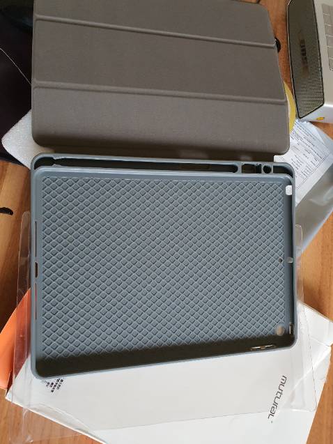 Chống sốc hiệu quả, mẫu mã đẹp. Nên mua.